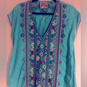 Gorgeous JW embroidered top. V neck with a relaxed body. Machine washable!
